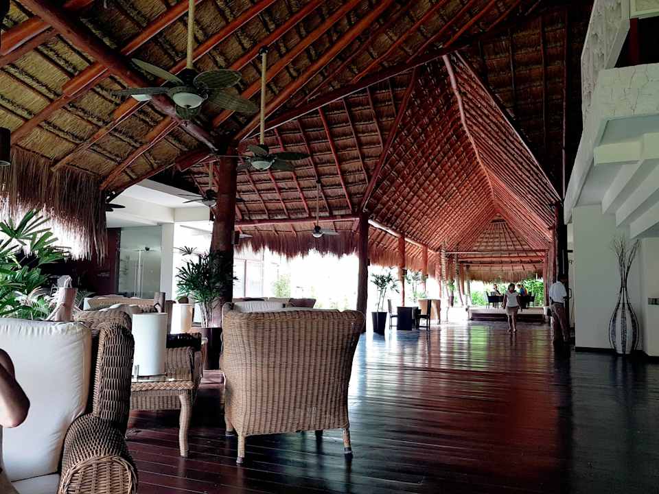 Lobby Akumal Bay Beach & Wellness Resort