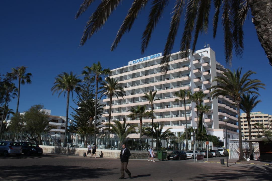 Ansicht des Hotel von der Promenade aus CM Playa del Moro