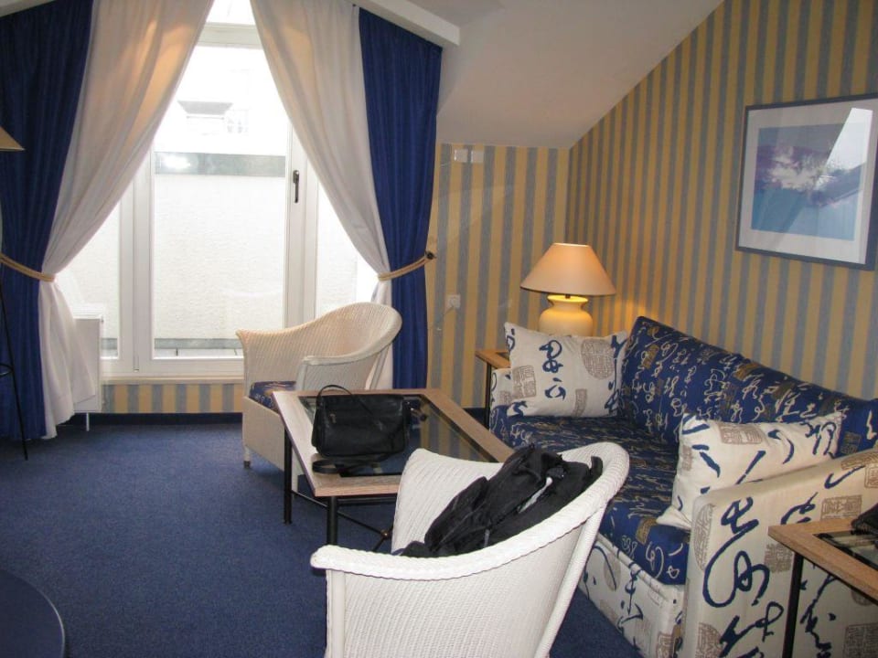Wohnzimmer kleine Suite Dachgeschoß Dorint Strandhotel Binz