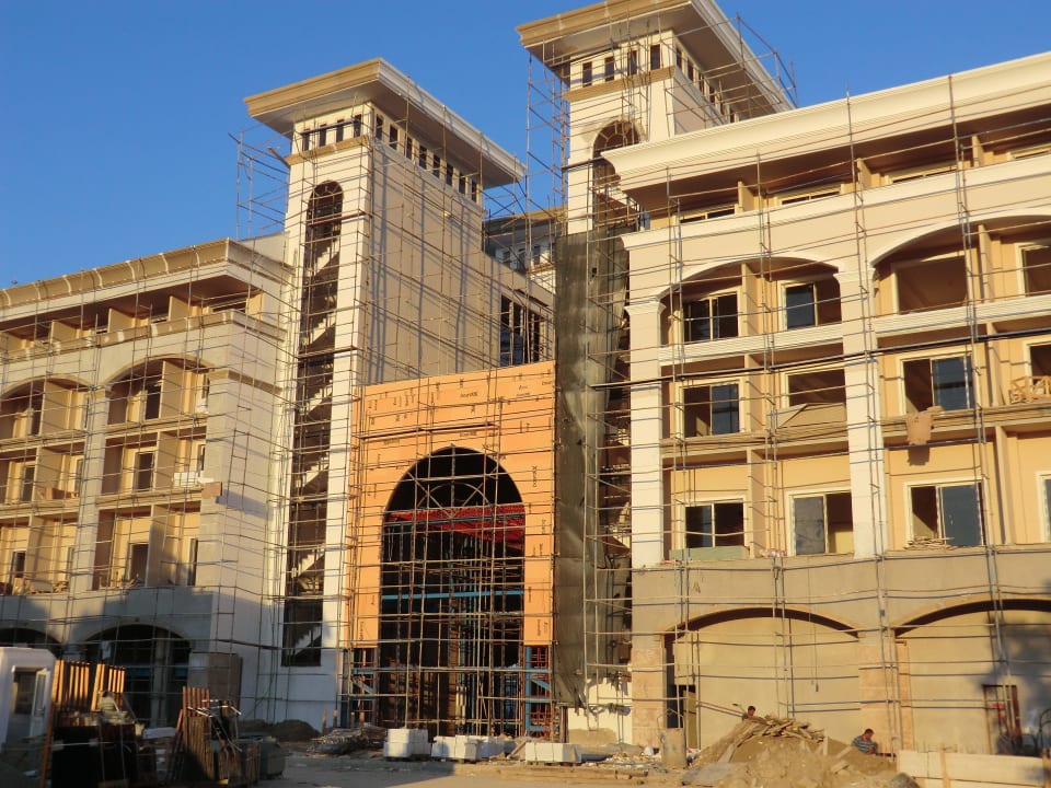 Haupteingang des Neubaus Dobedan Exclusive Hotel And Spa