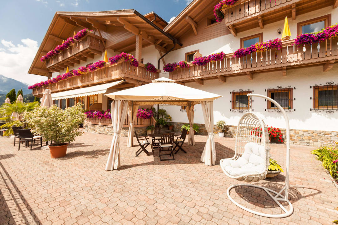 Terrasse mit Teich Residence Garni Melcherhof