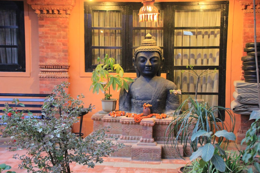 Buddha im Garten Guesthouse International