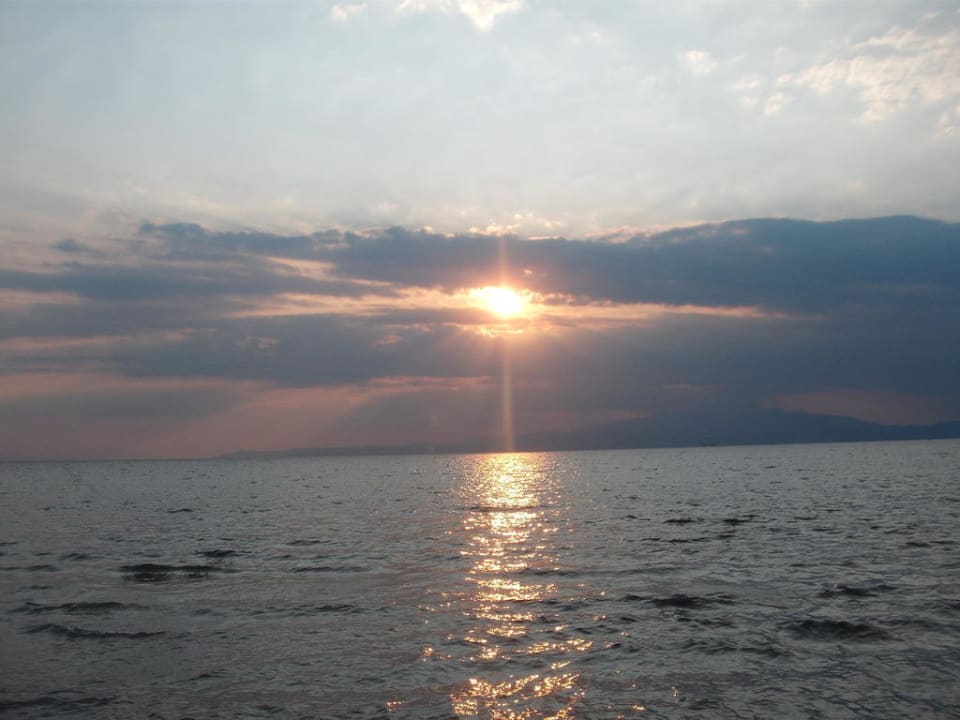 Ein schöner Sonnenuntergang in Prinos Hotel Artemis