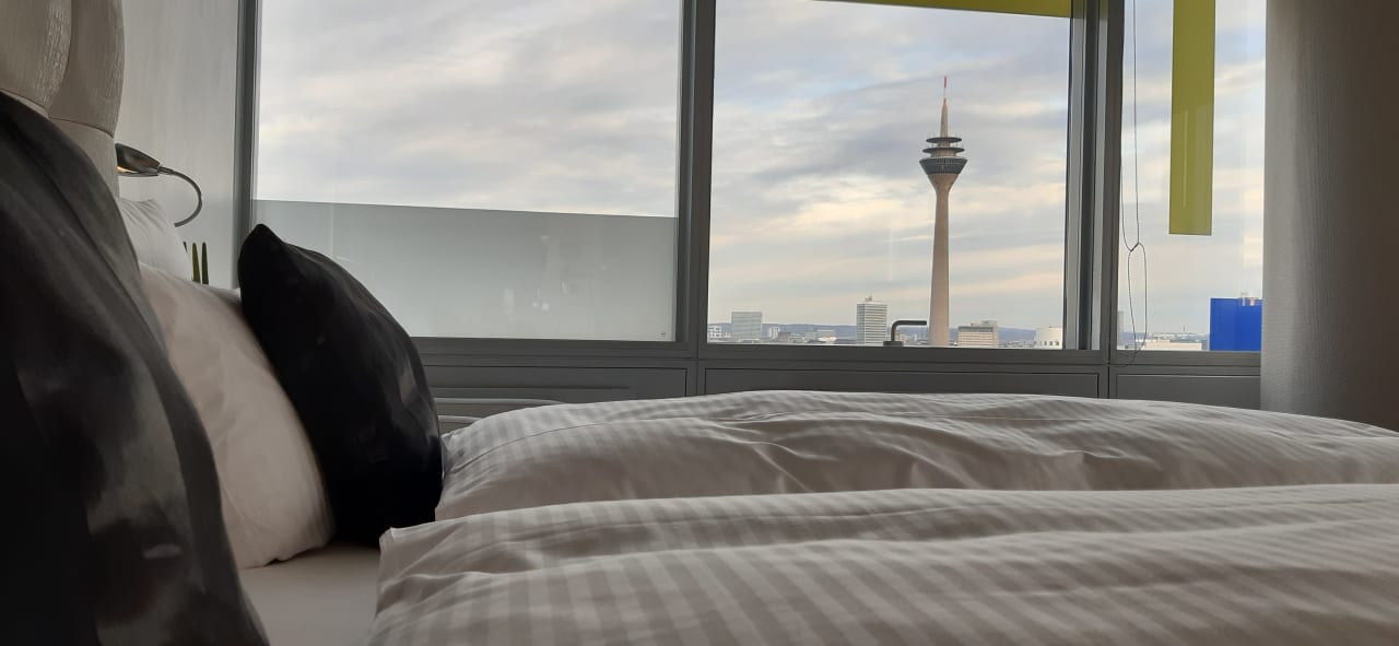 Zimmer INNSiDE by Meliá Düsseldorf Hafen