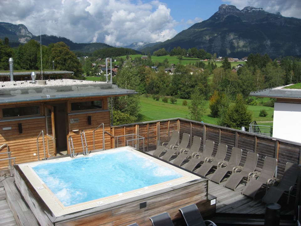 Beheizter Wirlepool bei der Außensauna Die Wasnerin