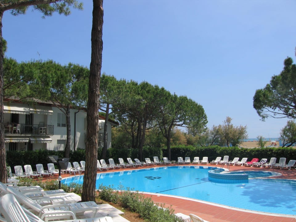 Grosse Schwimmbad direkt am Strand, 30 Sekunde  Park Hotel Pineta - Family Relax Resort