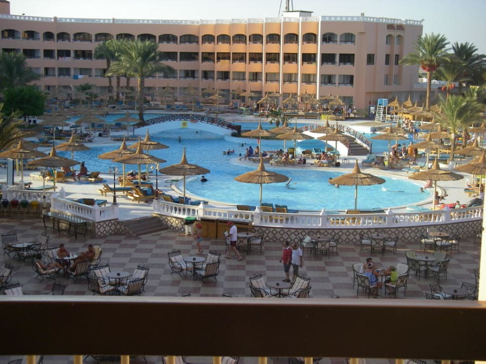Uitzicht vanaf hotelkamer Beach Albatros Resort