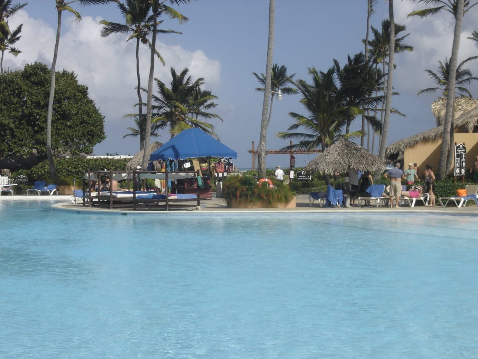 Vista dalla piscina verso la spiaggia Punta Cana Princess All Suites Resort & Spa