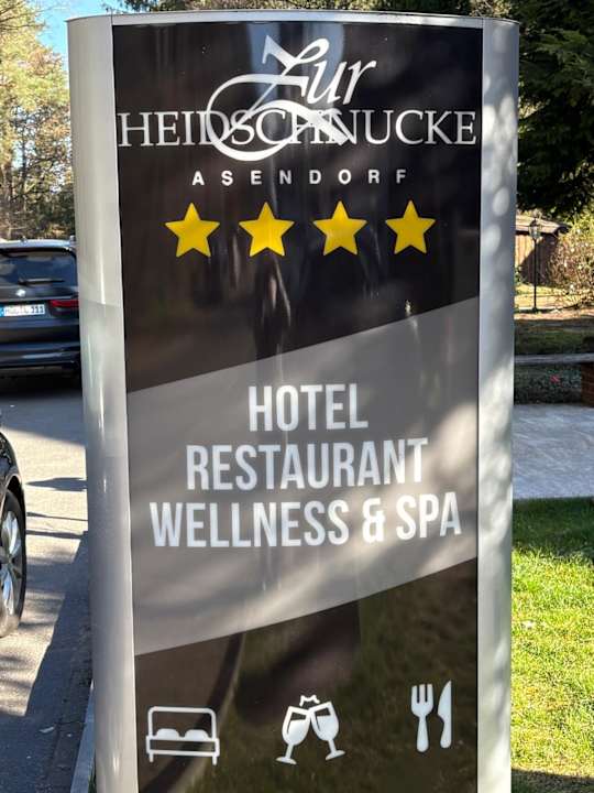 Außenansicht Hotel Zur Heidschnucke