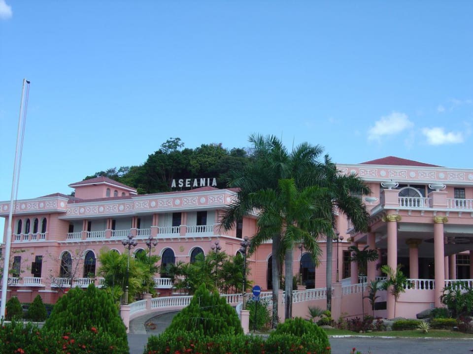Hotelfrontansicht Hotel Aseana Resort