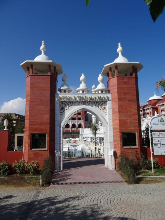 Hoteleingang vom Strand aus Royal Taj Mahal Hotel