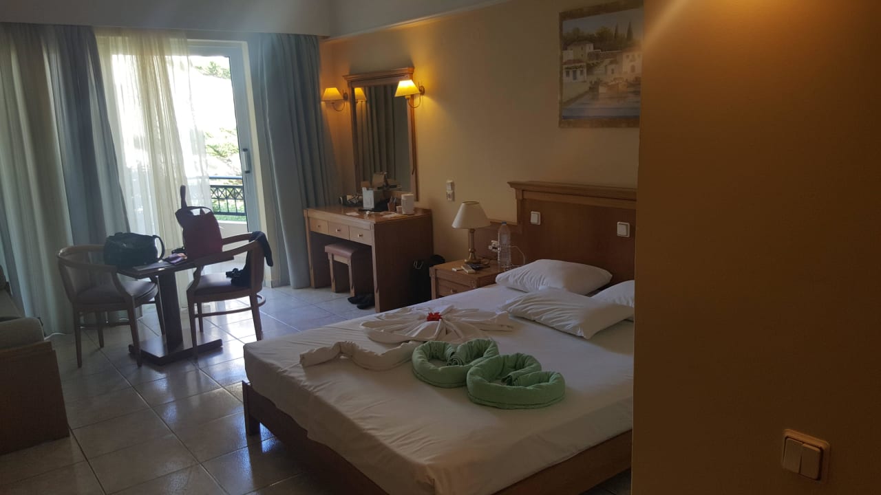 Große Zimmer mit Aussenrolladen Vantaris Palace