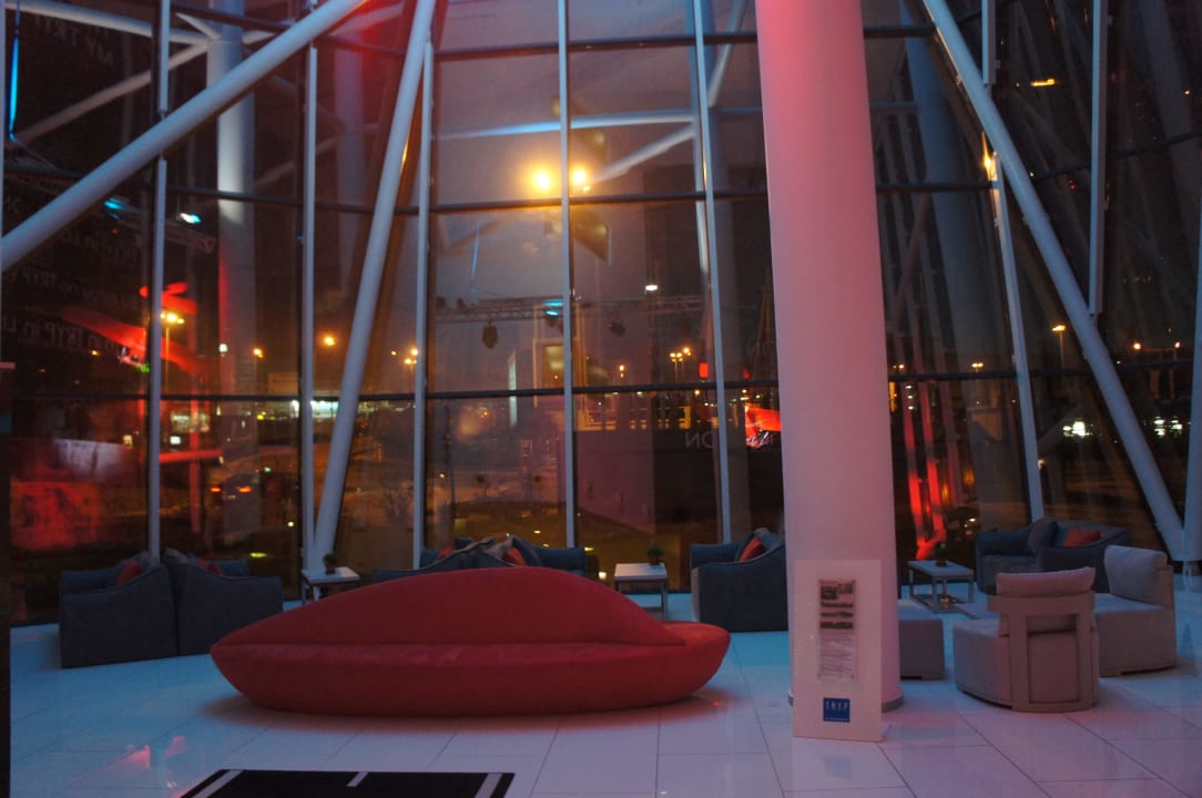 Здесь - ждем вписки и выписки Meliá Lisboa Aeroporto