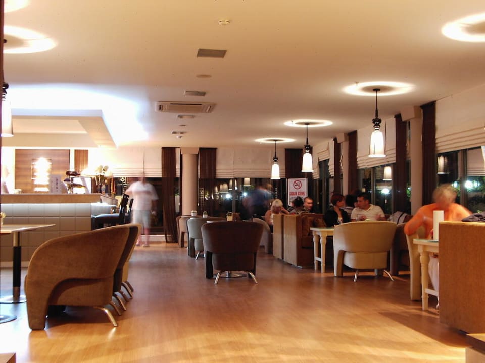 Die Bar bei der Lobby Palmeras Beach Hotel