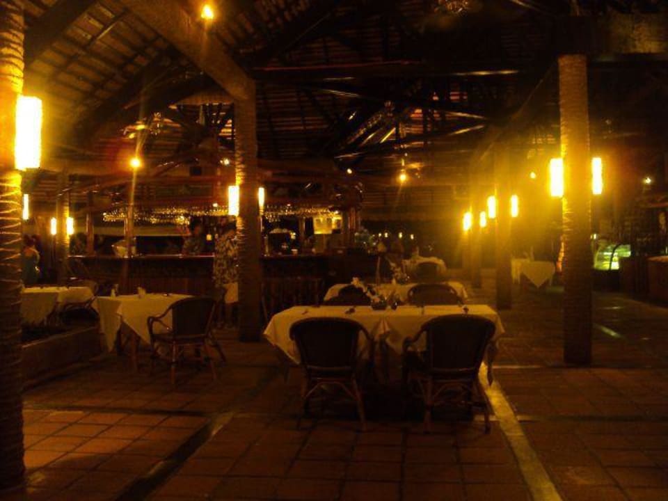 Bar & Restaurant Fridays Boracay Beach Resorts