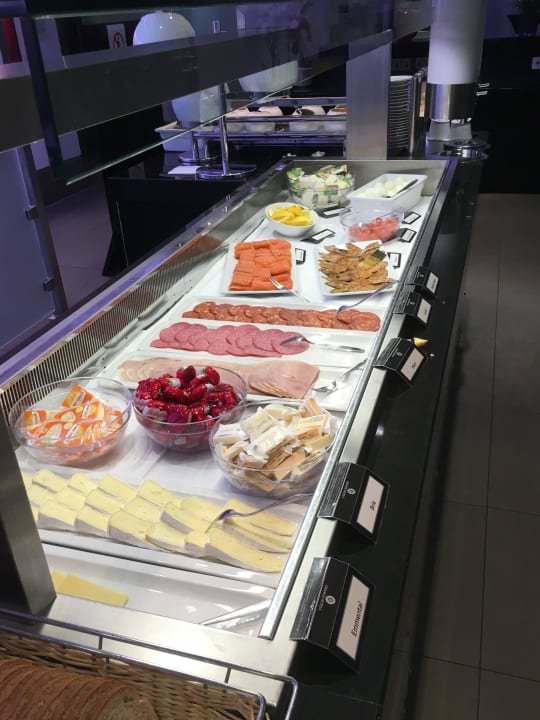 Frühstücksbuffet Leonardo Royal London Tower Bridge