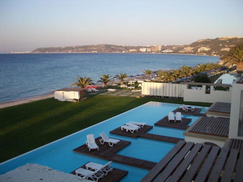 Poollandschaft von oben The Ixian Grand & All Suites