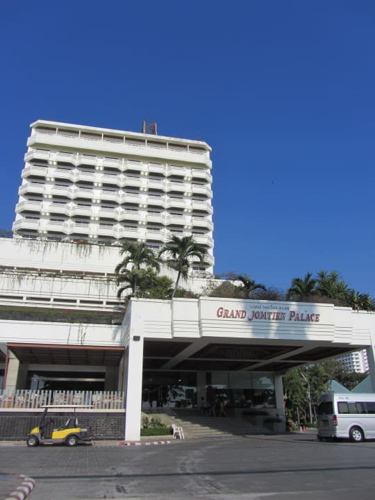 Vorderansicht Hotel Grand Jomtien Palace