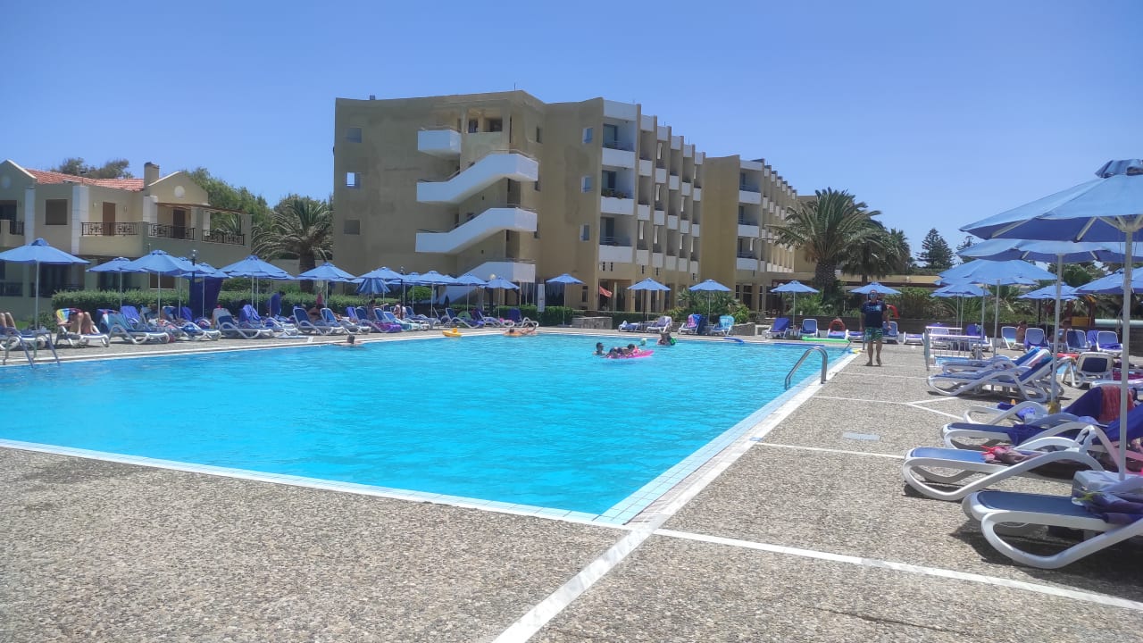 Pool Dessole Dolphin Bay Resort