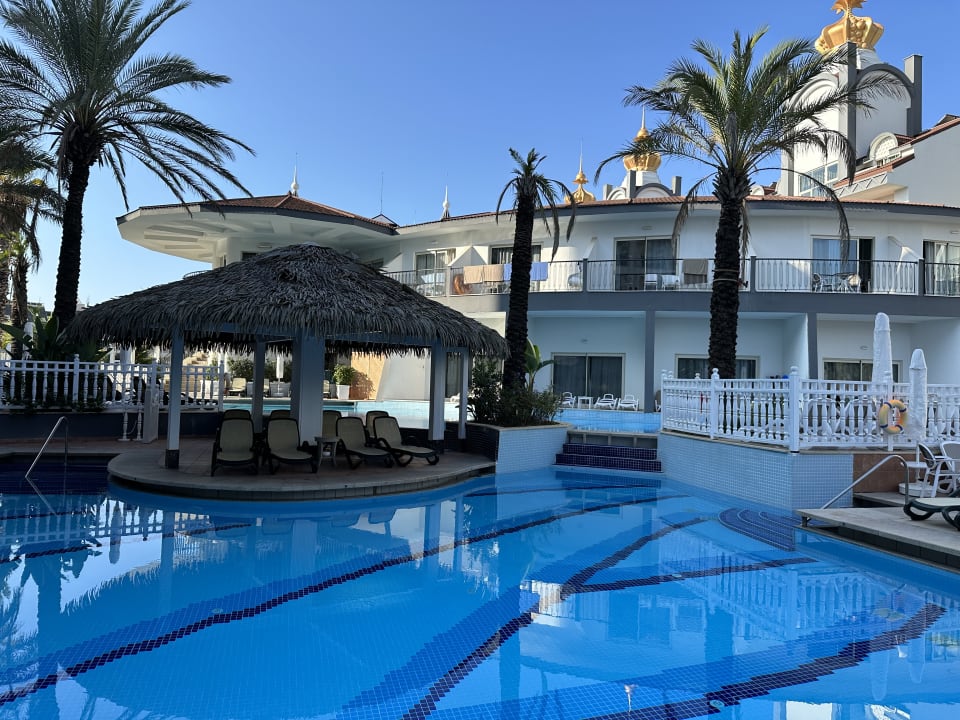 Pool Well Palace Side