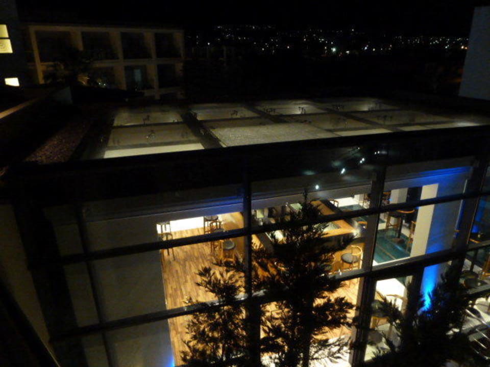 Blick vom Balkon zur Bar Minos Mare Royal