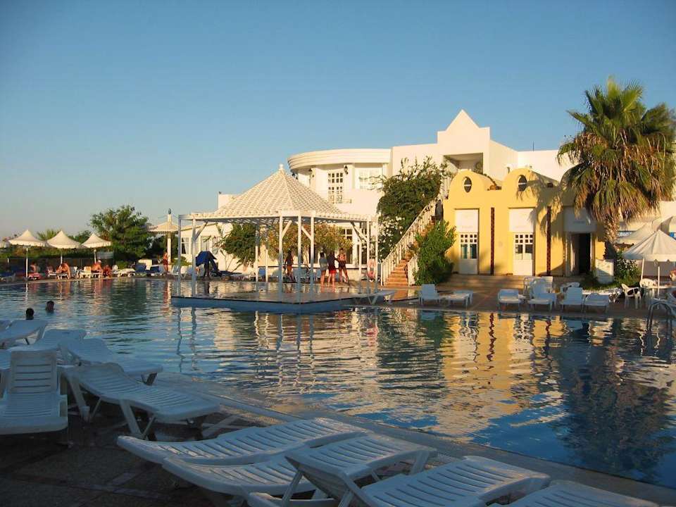 Pool bei Abendsonne Eden Club