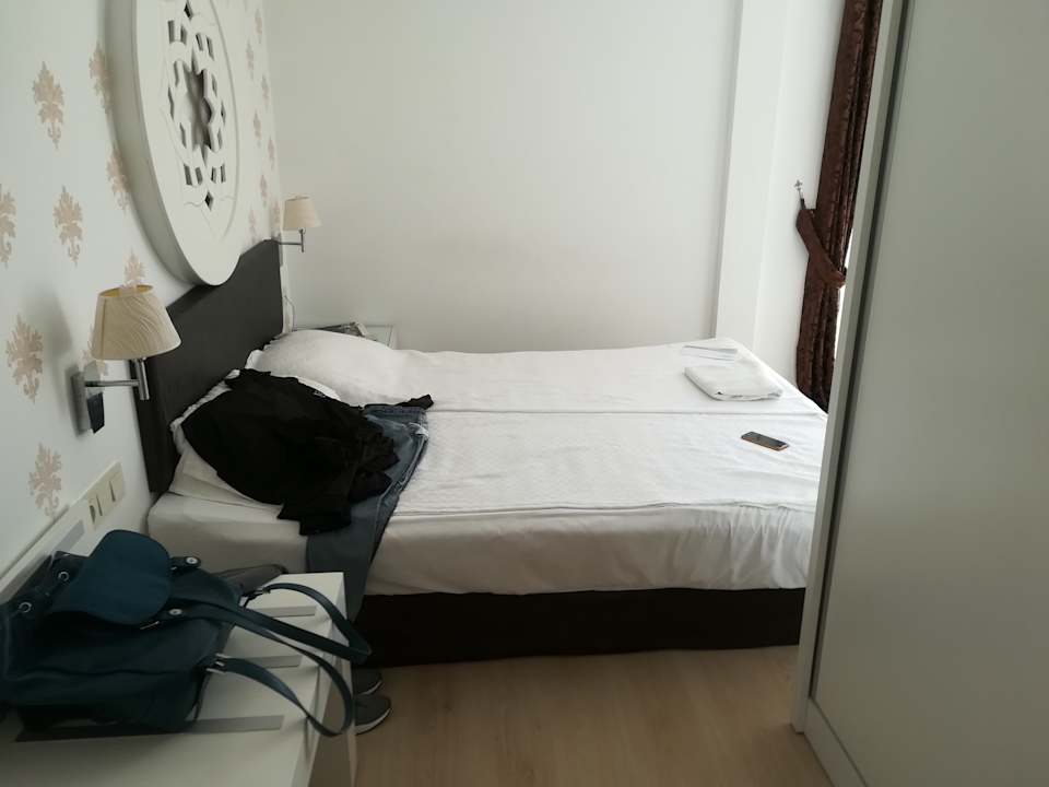 Zimmer Side Royal Paradise Hotel
