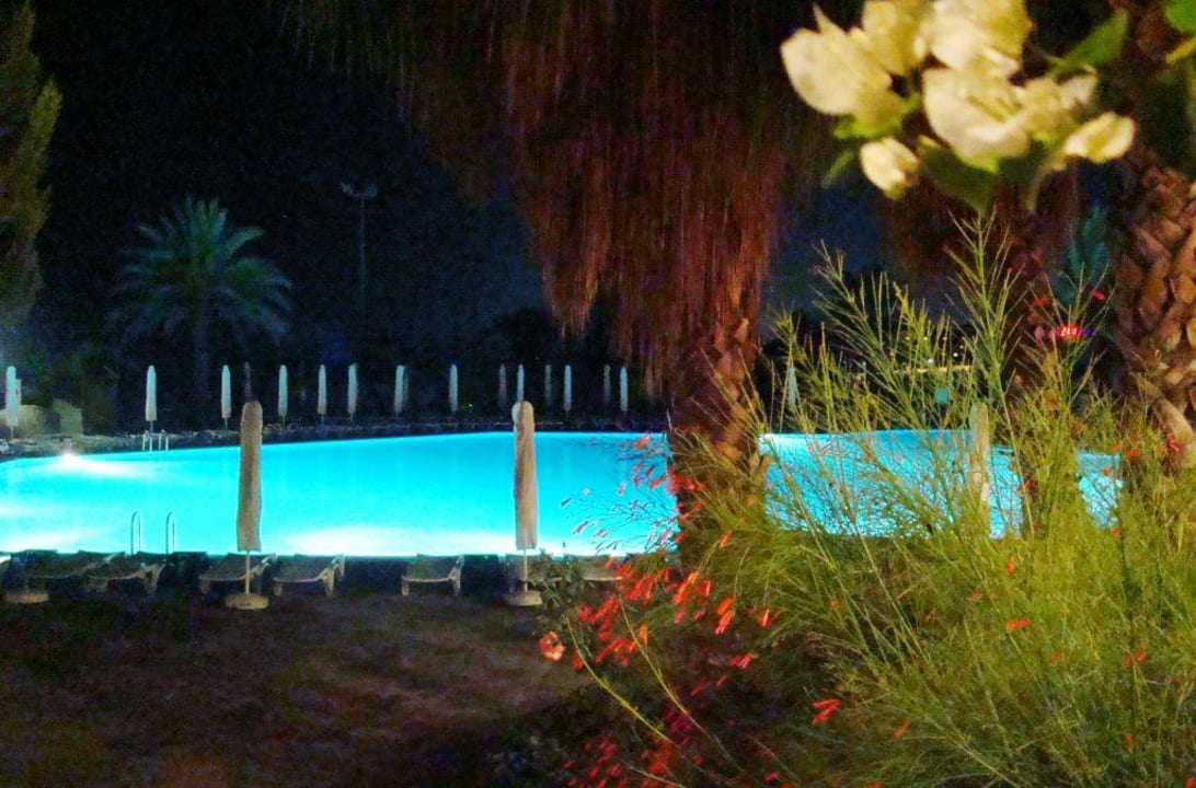 Basen wieczorkiem Alba Resort Hotel