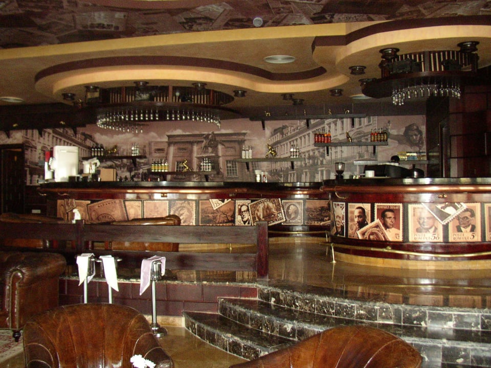 In der Bar um 7:15 Uhr morgens Pickalbatros Dana Beach Resort - Hurghada