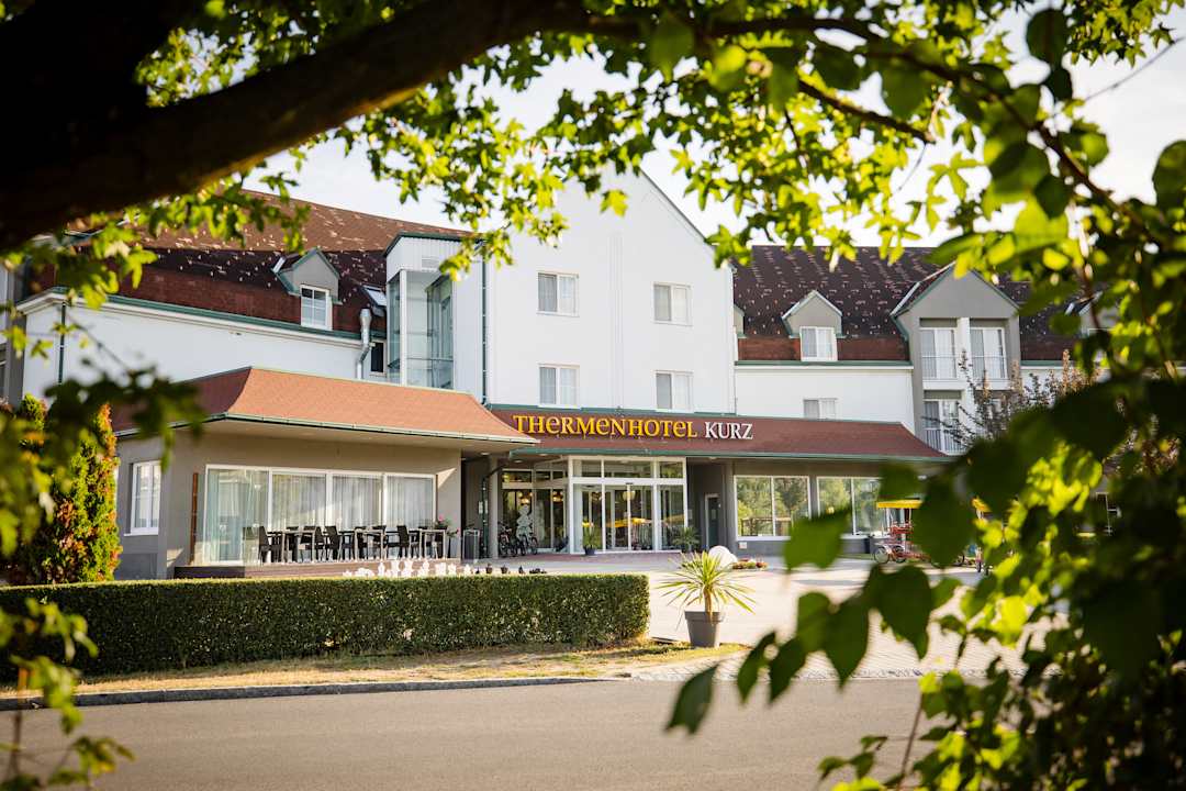 Außenansicht Thermenhotel Kurz