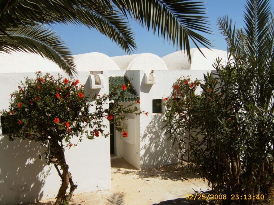 Meine Zimmertür von Hibiscus flankiert Hotel Sangho Club Zarzis