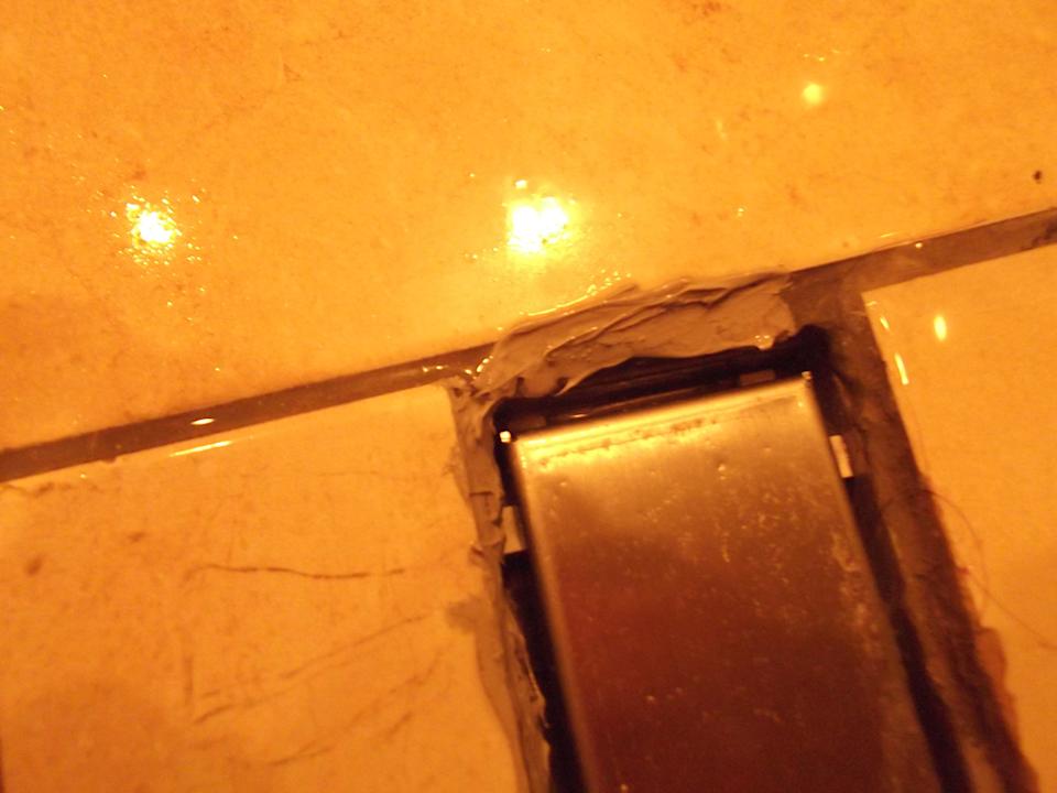 Ablauf von der dusche, verkeidung fehlte ganz Club Side Coast