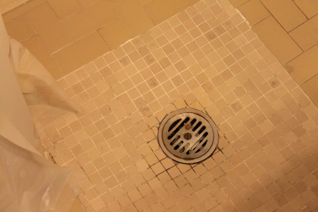 Eine weitere hygienische Dusche Hotel Pigalle