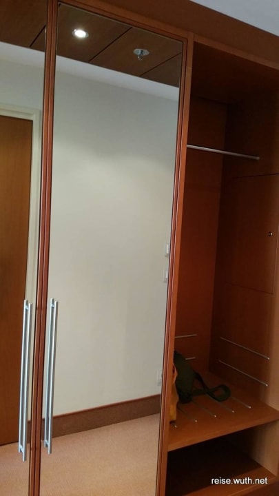 Schrank mit Safe ATLANTIC Hotel Wilhelmshaven