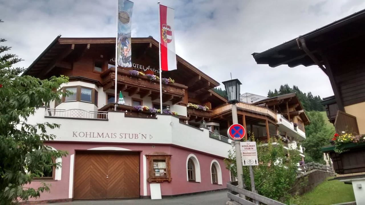 Hotelzufahrt Hotel Astrid