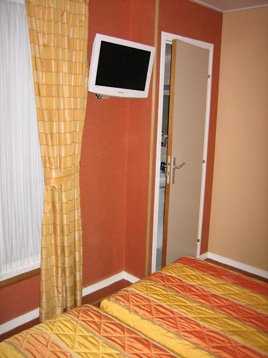 TV Hotel des Arts Montmatre