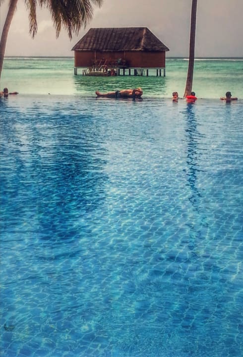 Pool Meeru Maldives Resort Island