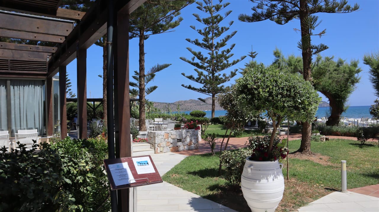 Gartenanlage Giannoulis Santa Marina Beach