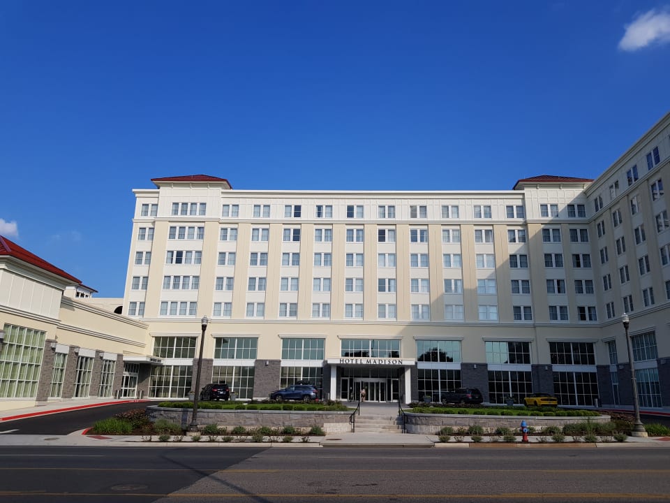 Außenansicht Hotel Madison & Shenandoah Conference Ctr.