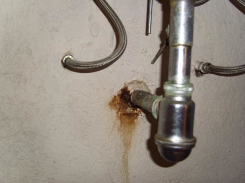 So sah es unter dem Waschbecken aus Hotel Los Aluxes