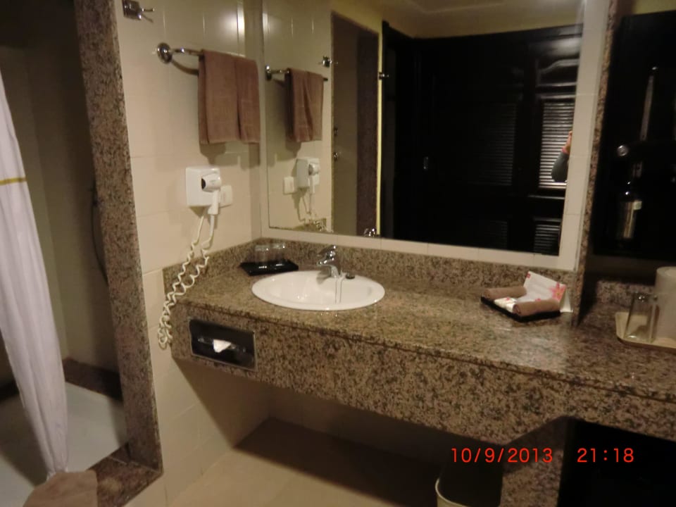 Geräumiges Bad Hotel Riu Tequila