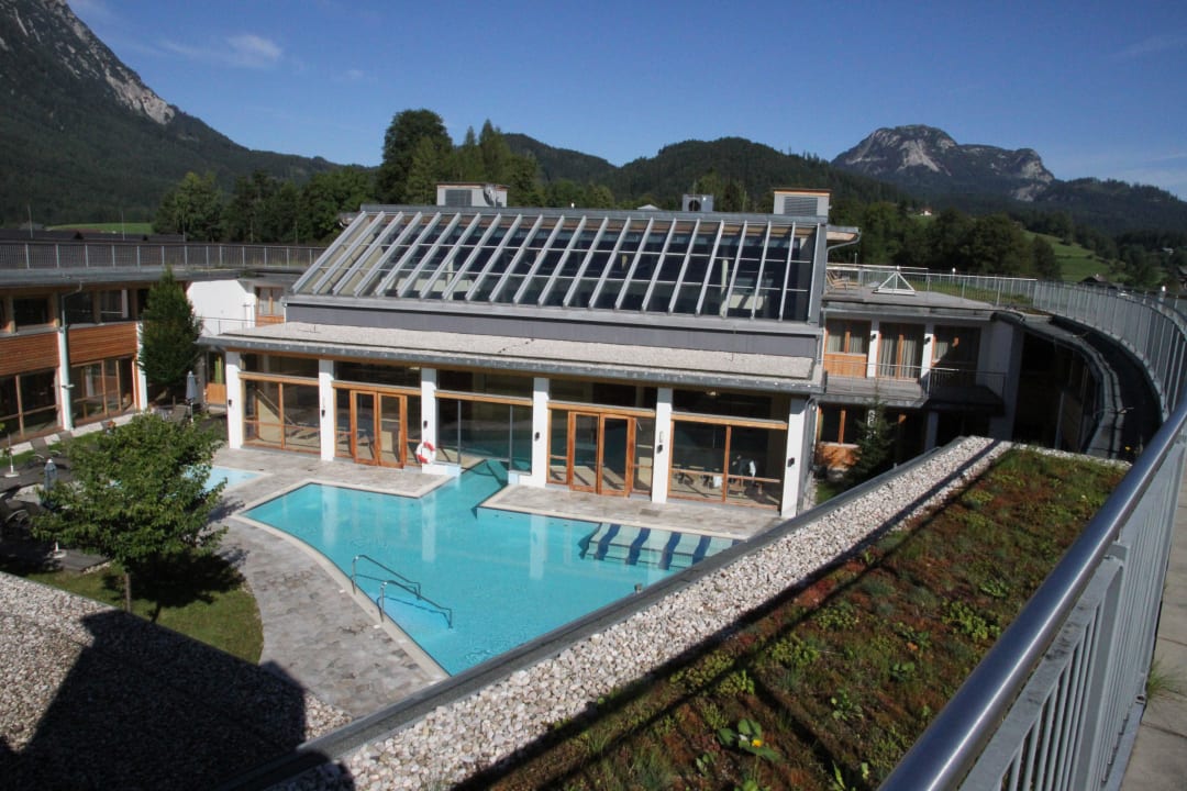 Blick auf den Pool von der Dachterrasse Die Wasnerin