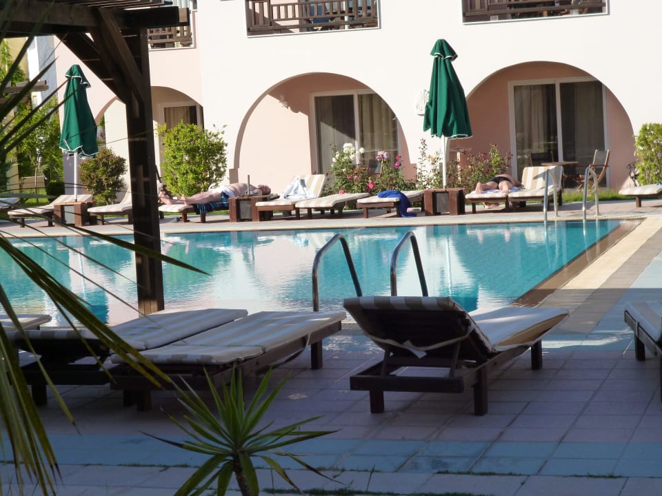 Ausblick vom Zimmer 511 zum Pool Hotel Gaia Palace