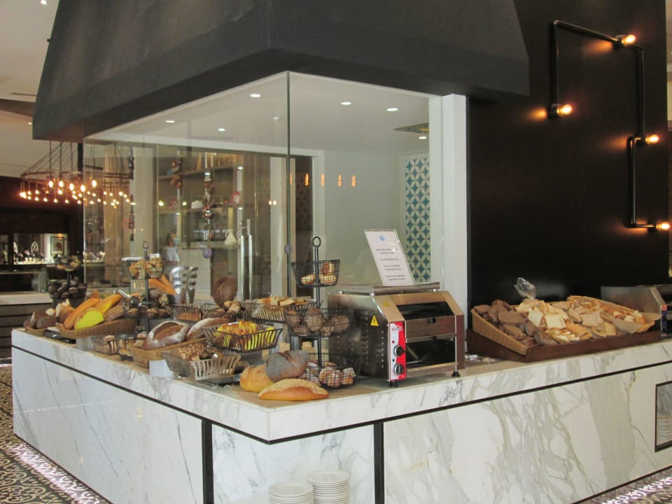 Brottheke - diverse verschiedene Sorten IC Hotels Green Palace