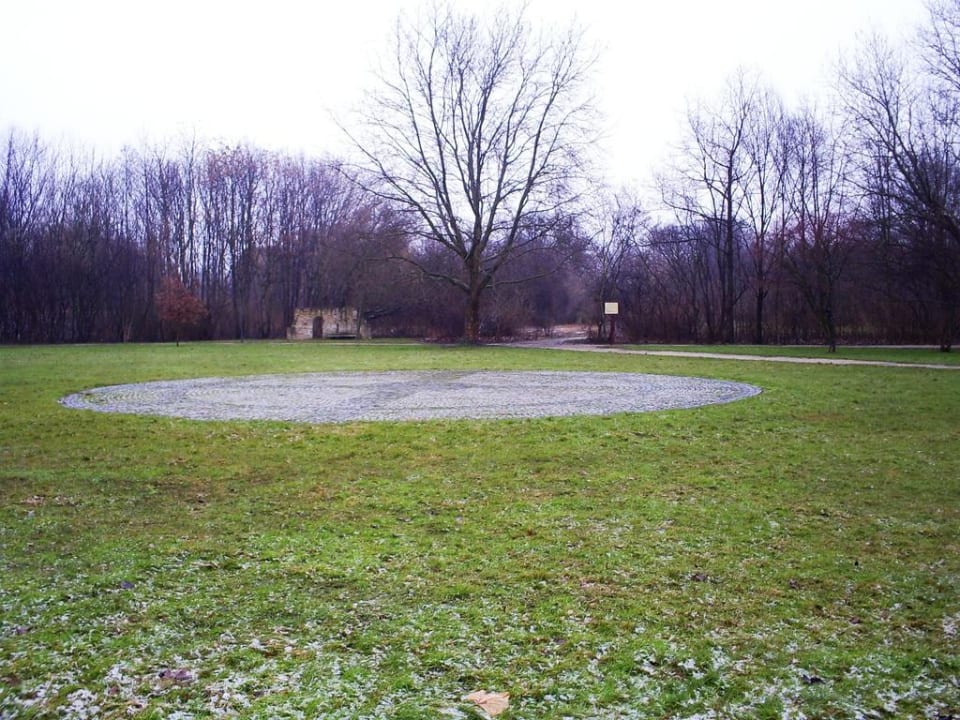 Hoteleigener Helikopter-Landeplatz Schloßhotel Schkopau