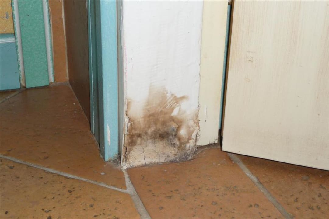 Verfaulter Türrahmen Chia Laguna - Hotel Village, Sardinia