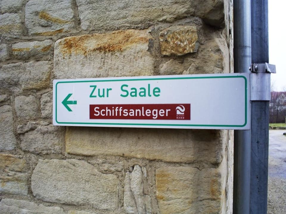 Weg zum hoteleigenen Bootsanleger Schloßhotel Schkopau