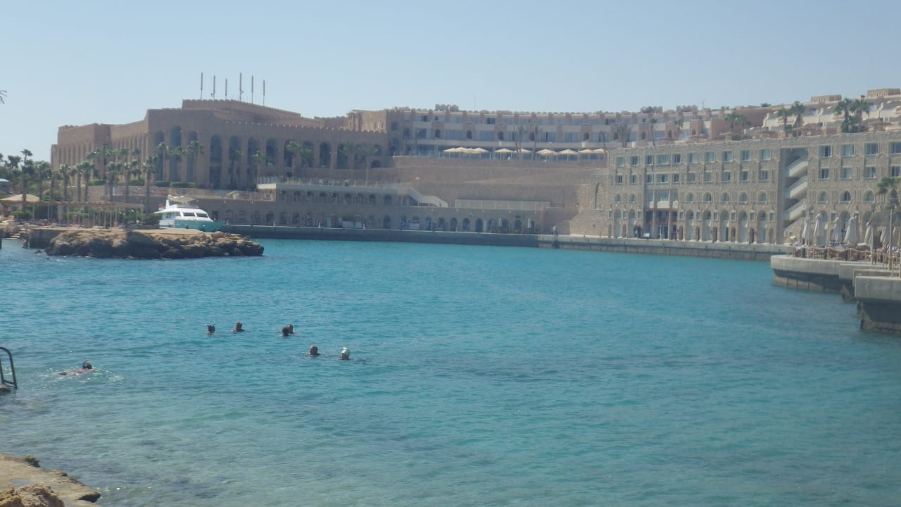 Lagune mit Hafen und Hauptgebäude Pickalbatros Citadel Resort