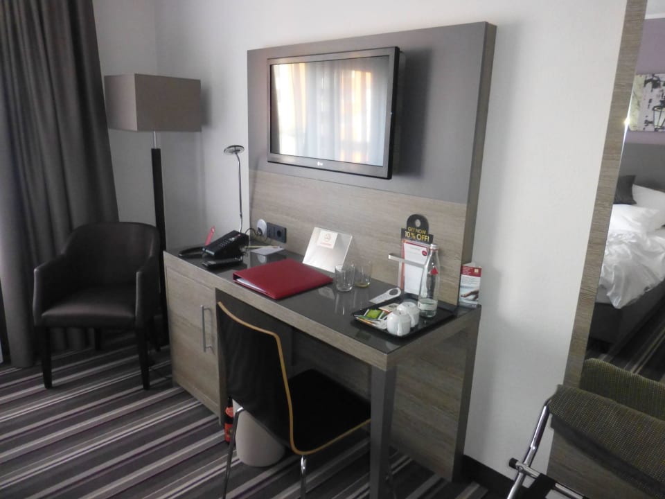 Zweckmäßige Ausstattung Leonardo Hotel Nürnberg