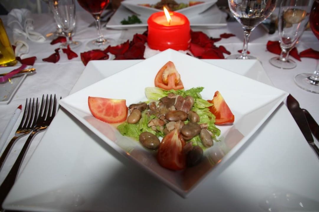 Bohnensalat beim Romanitschen Dinner Bull Costa Canaria & Spa - Adults only